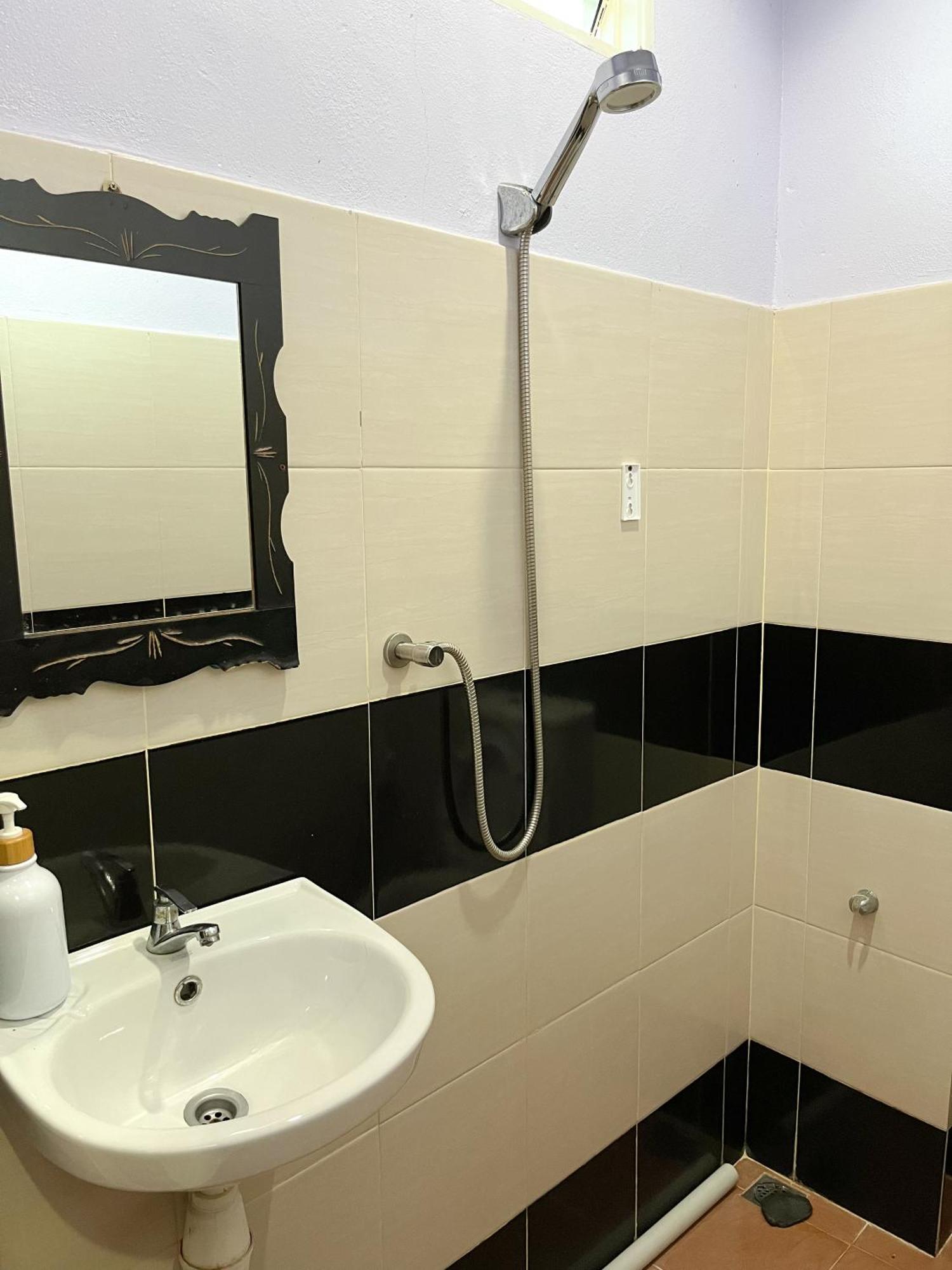 Rayyan'S Roomstay Pantai Kok Exterior foto